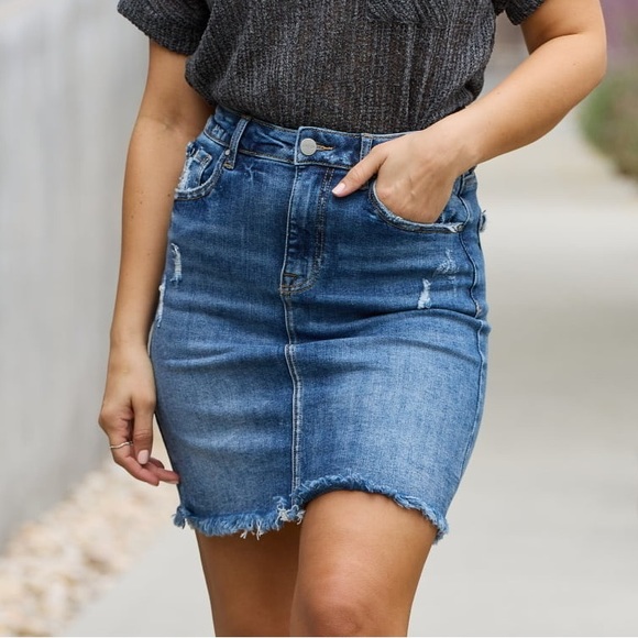 NEW RISEN Amelia Medium Wash High Rise Raw Hem Denim Mini Skirt - Picture 1 of 5